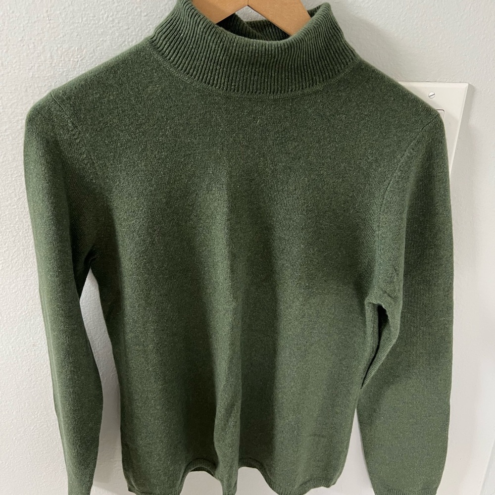 NWT 100% cashmere sweater